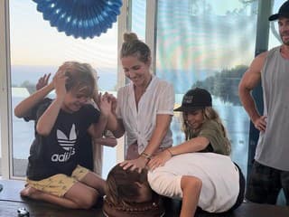 Chris Hemsworth a Elsa