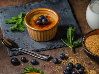 Pomarančovo-škoricové crème brûlée