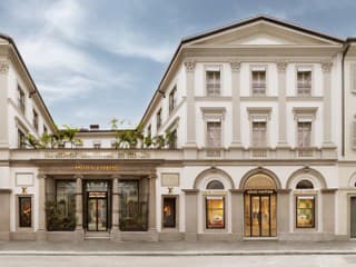 LOUIS VUITTON VIA MONTENAPOLEONE