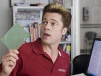 Brad Pitt vo filme Po prečítaní spáľte.