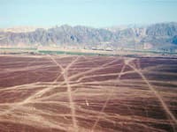 Obazce Nazca zo zeme.