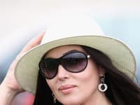 Monica Bellucci na pólo turnaji.