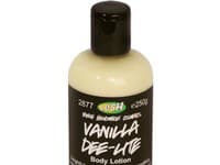 VANILLA DEE-LITE 
Ingrediencie: Hibiscus Infusion (Hibiscus sabdariffa), Spring Water, Pure Organic Coconut Water (Cocos nucifera), Extra Virgin Coconut Oil (Cocos nucifera), Stearic Acid, Cocoa Butter (Theobroma cacao), Fresh Kiwi Fruit (Actinidia chinensis), Glycerine, Triethanolamine, Illipe Butter (Shorea stenoptera), Vanilla Absolute (Vanilla planifolia), Jasmine Absolute (Jasminum grandiflorum), Tonka Absolute (Dipteryx odorata), Tamanu Oil (Calophyllum inophyllum), Cetearyl Alcohol, *Coumarin, Hydroxycitronellal, Perfume, Methylparaben, Propylparaben
* prirodzene obsiahnuté v éterických olejoch.
