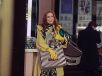 Herečka ISLA FISHER ako Rebecca Bloomwood posadnutá nakupovaním. 
