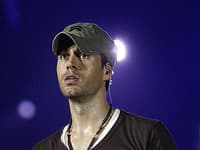 Sympatický spevák Enrique Iglesias počas bratislavského koncertu.