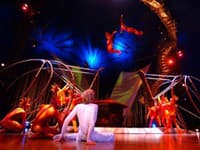 CIRQUE DU SOLEIL ponúka okrem fascinujúcich artistických výkonov aj strhujúce dramatické príbehy. 