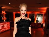 Speváčka Gwen Stefani v kokteilových šatách Chanel.
