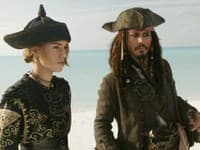 Johnny Depp ako Jack Sparrow vo filme Piráti z Karibiku. 