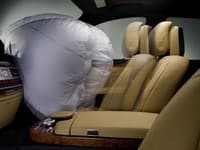 Koncept Mercedes ESF 2009 je plný bezpečnostných prvkov.