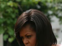 Prezidentova manželka Michelle Obama v záhradke.
