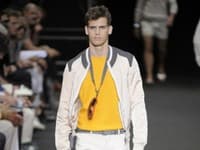 Kolekcia na jar/leto 2010 značky Louis Vuitton.