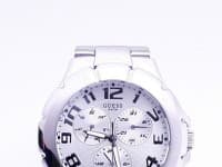 Hodinky Guess, 165€.