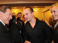Karel Gott so slovenským spevákom Igorom Timkom z kapely No Name a jeho manželkou Silviou.