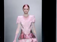 Futuristická kolekcia módneho domu Balenciaga na túto letnú sezónu.