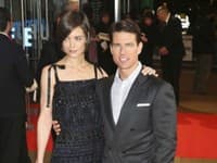 Herečku Katie Holmes obliekal módny dom Escada.