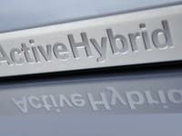 Označenie ActiveHybrid odlišuje od ostatných modelov.