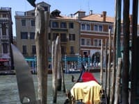 Typická gondola v Benátkach.