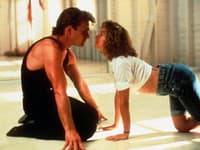 Patrick Swayze s Jennifer Grey vo filme Hriešny tanec.