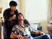 Patrick Swayze a Demi Moore vo filme Duch.