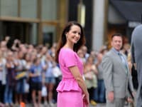 Kristin Davis ako Charlotte York Goldenblatt v kostýme Christian Dior. 