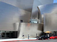 Walt Disney Concert Hall v Los Angeles.