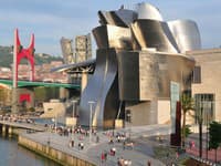 Guggenheimovo múzeum v španielskom meste Bilbao.