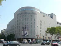 Obchodný dom El Corte Ingles v Barcelone.