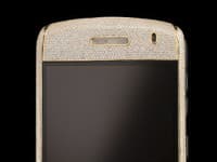Blackberry posiaty diamantmi.
