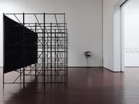 Expozícia mladého súčasného dizajnu v galérii Belvedere.
