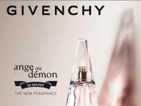 Kampaň na novú vôňu Givenchy s tvárou Umou Thurman.