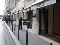 Nakupovanie v Paríži, butik Chanel.