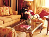 Elegantná ružová izba v hoteli Loews Regency, New York.