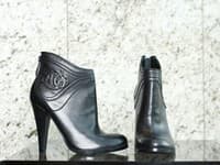 Kotníkové kožené topánky, Guess 215€.