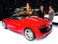 Arnold Schwarzenegger pri Audi R8 Spyder.
