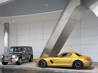 Mercedes-Benz SLS AMG v špecialnom zlatom prevedení a G 55 AMG KOMPRESSOR 