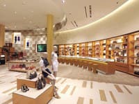 Exkluzívne priestory luxusného butiku Louis Vuitton v Crystals v Las Vegas.