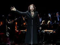 Kristína Turjanová ako Edith Piaf v predstavení Edith a Marlene.