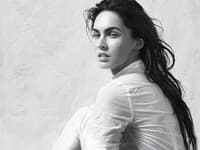 Megan Fox v kampani značky Armani.