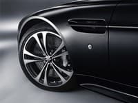 Aston Martin V12 Vantage Black Carbon.