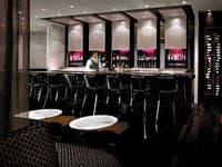 Shangri-La Hotel, Vancouver v Kanade.
