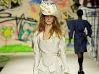Michaela Kocianová na prehliadke Vivienne Westwood.