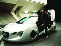 Will Smith a Audi RSQ vo filme I Robot.

