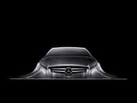 Unikátna socha nového modelu Mercedes-Benz.