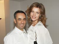 Modelka Natalia Vodianova a kreatívny riaditeľ značky Calvin Klein Francisco Costa.