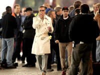 Brad Pitt v trenčkote od Burberry.