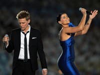 Bryan Adams a Nelly Furtado.