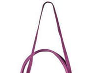 Kožená kabelka Baťa v cene 189,90 eur.