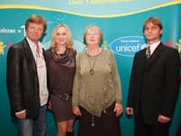 Ambasádori Maroš Kramár, Monika Hilmerová, predstaviteľka UNICEF a predstaviteľ spoločnosti P&G.
