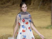 Kvetinový motív u Chanel, kolekcia ready-to-wear jar a leto 2010.
