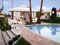 Oddychujte príjemne po plastickej operácii v Palm Springs.